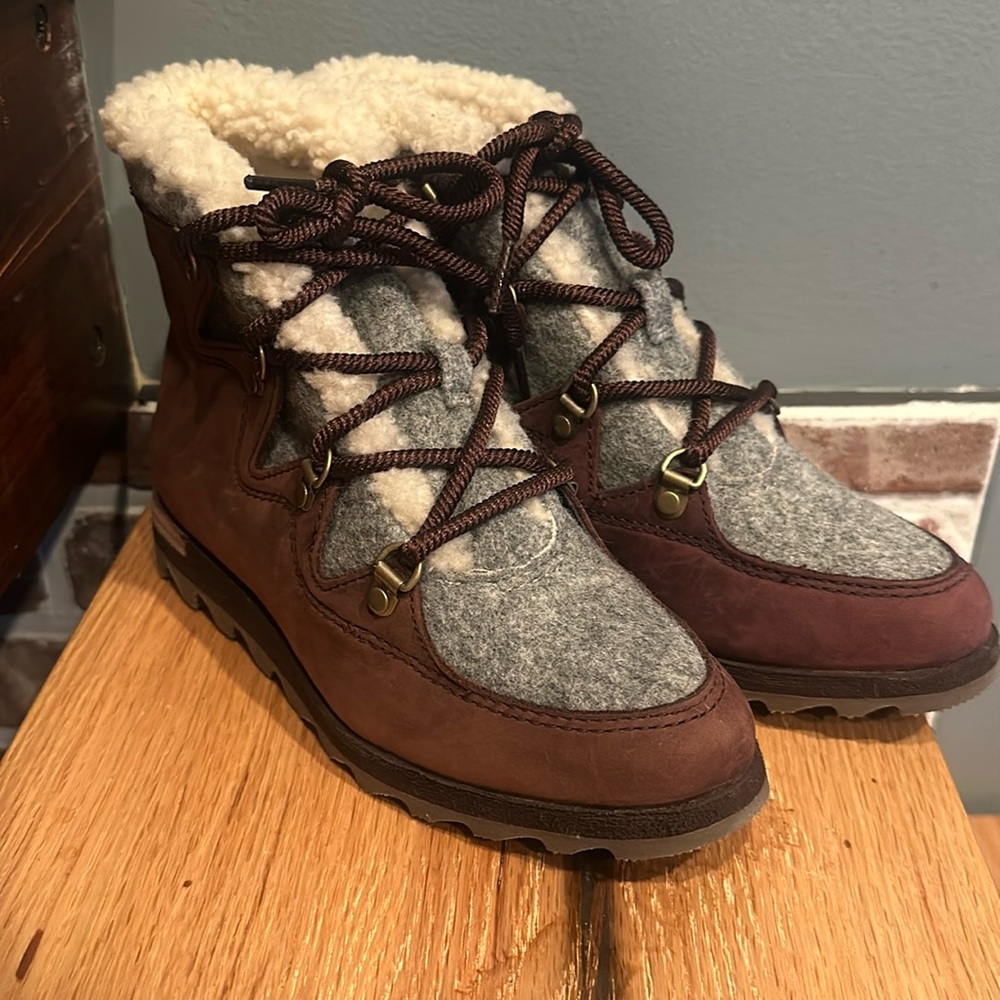 Women's SOREL NL-3287-908 Winter Leather Boots Sneakchic Cattail Alpine size 6